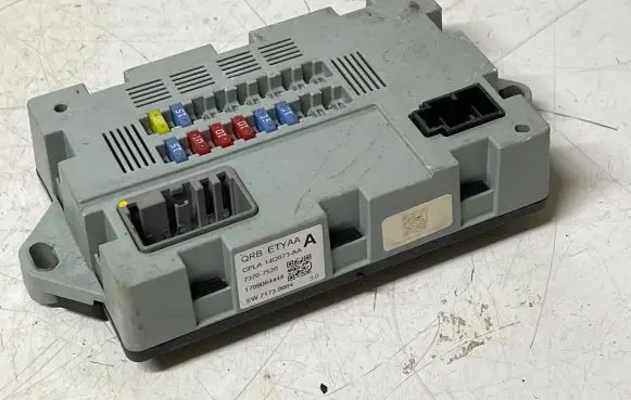Jaguar F-Pace Fuse module CPLA14Q073AA 71739084 1709064448