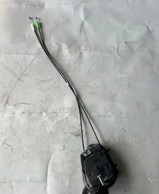 Toyota Prius (NHW20) Rear door lock MD4