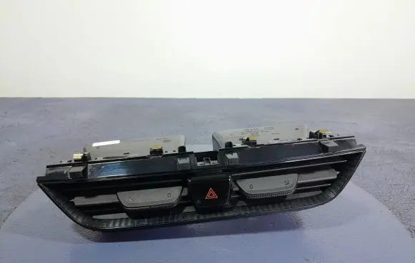 Skoda Fabia Mk1 (6Y) Dashboard side air vent grill/cover trim 6VA820951