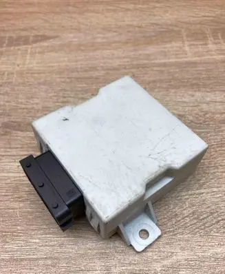 Toyota Avensis T250 Window wiper relay 150696