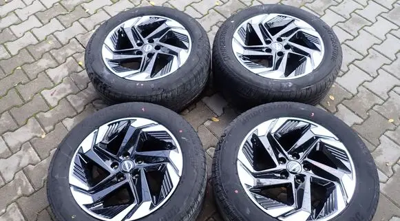 Nissan Qashqai J12 R18 alloy rim 