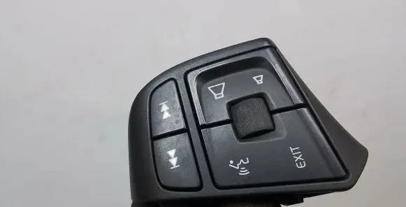 Volvo S60 Steering wheel buttons/switches 31318643
