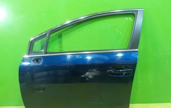 Toyota Avensis T270 Front door PRZOD 18AB29