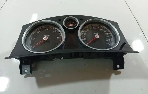 Opel Zafira B Speedometer (instrument cluster) 13267533