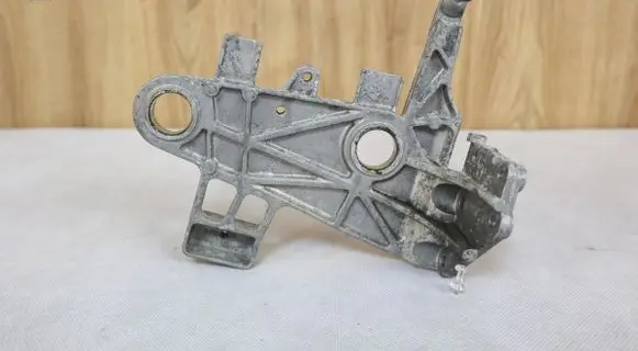 Mercedes-Benz SLK R172 Air filter cleaner box bracket assembly 6510902241 A6510902241