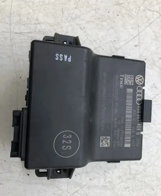 Audi Q3 8U Gateway control module 8U0907468G