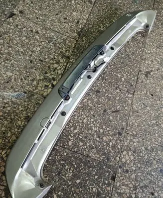 Mitsubishi Grandis Tailgate/trunk spoiler MN129304
