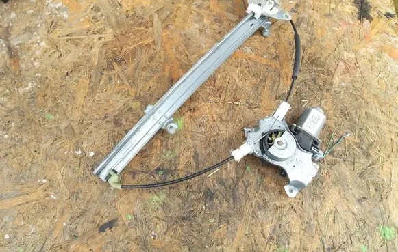 Nissan Almera N16 Front door window regulator with motor 400600T2 114726