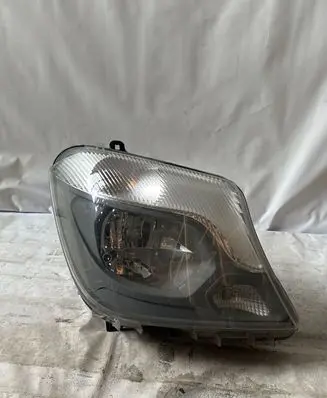 Mercedes-Benz Sprinter W901 W902 W903 W904 Headlight/headlamp A9068203200
