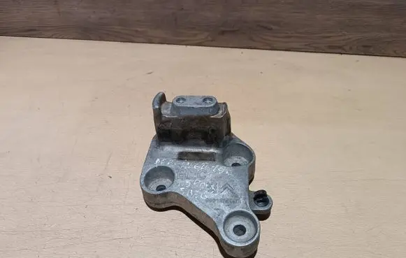 Citroen Berlingo Gearbox mounting bracket 9801956080
