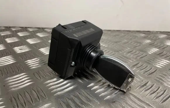 Mercedes-Benz C W204 Ignition lock A2079057101