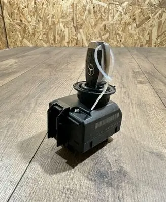 Mercedes-Benz C W204 Ignition lock A2079052600 330032 5030859081806118