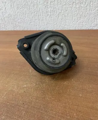 Mercedes-Benz R W251 Engine mount bracket A2512402717 47730606