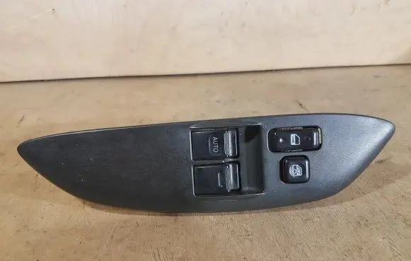 Toyota Yaris Electric window control switch