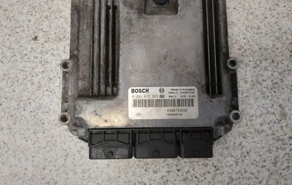 Renault Laguna III Engine control unit/module 0281015323 8200726880 8200946162