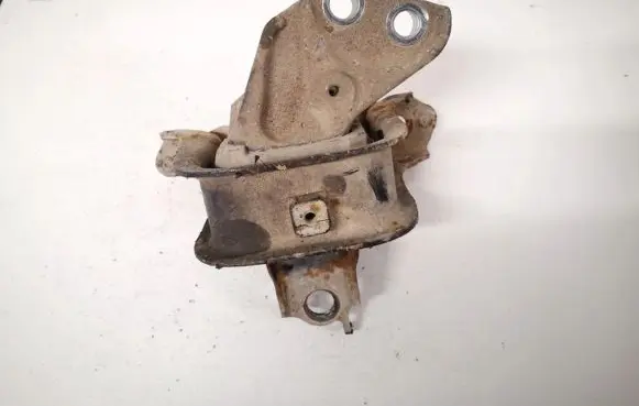 Toyota Yaris Engine mount bracket
