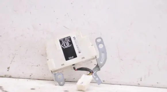 Toyota Prius (XW20) Door central lock control unit/module 8999247010