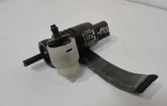 Audi Q7 4M Windscreen/windshield washer pump 1K6955651