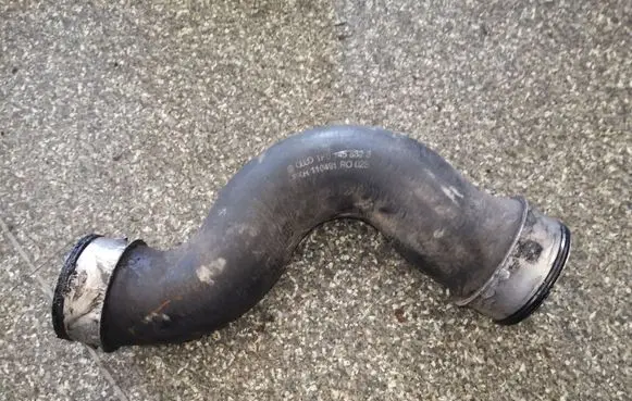 Volkswagen Touran I Air intake hose/pipe 1K0145832B