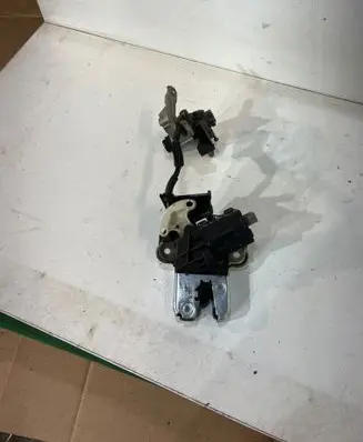 Audi A8 S8 D3 4E Tailgate/trunk/boot lock/catch/latch 4F5827505D
