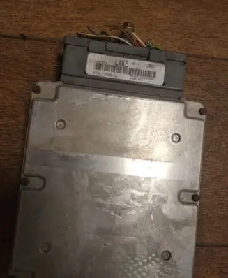 Ford Focus Engine control unit/module 97VW12A650CA F5SB14A624AA