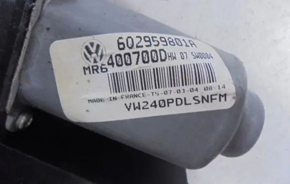 Volkswagen Polo Front door window regulator motor 6Q2959801A