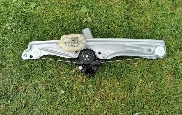 Opel Insignia B Rear door window regulator with motor 39176508