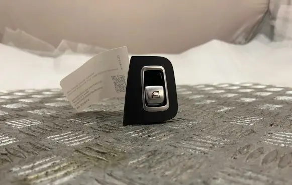 Mercedes-Benz GLC X253 C253 Electric window control switch A2059051513