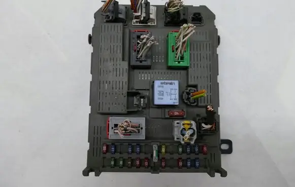Citroen C5 Fuse module 9649301680
