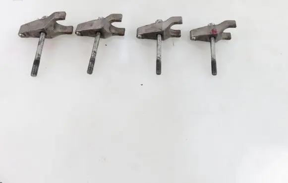 Mercedes-Benz E AMG W210 Fuel Injector clamp holder 