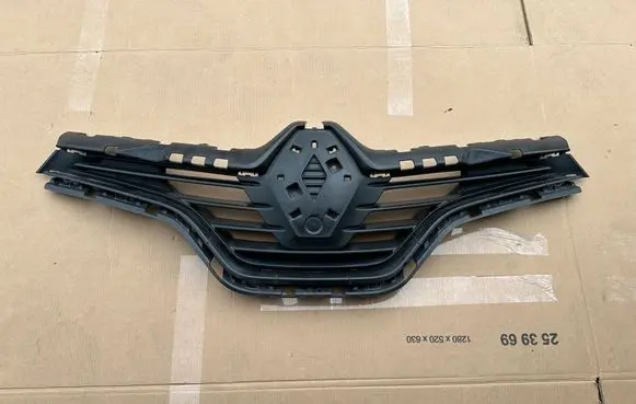 Renault Captur Front bumper upper radiator grill 623102335R