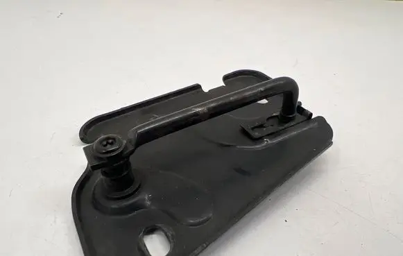 Audi A3 S3 8V Engine bonnet/hood lock/latch loop/hook 8V0823185C
