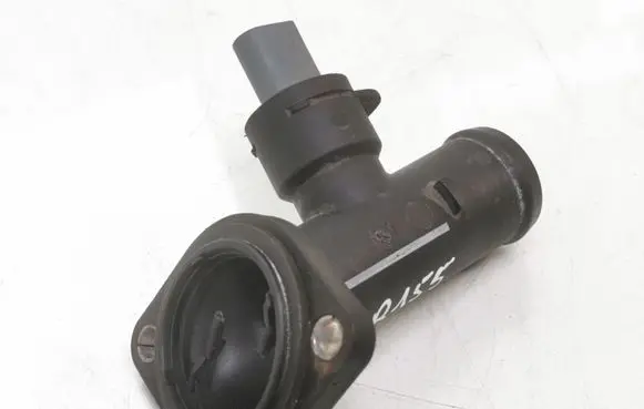 Volkswagen PASSAT B6 Engine coolant pipe/hose 03G121121D 03L121121A W2K5
