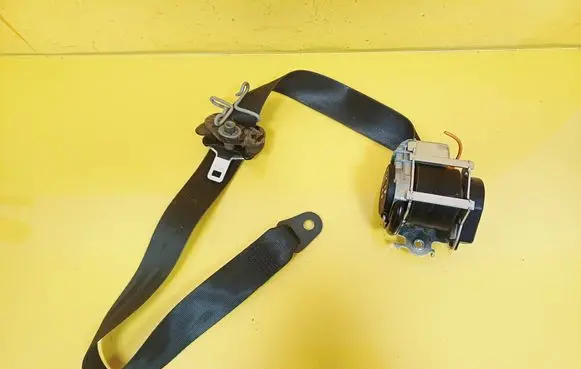 Citroen C4 I Front seatbelt 7026017