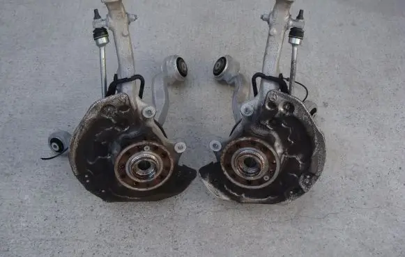 Mercedes-Benz GLC X253 C253 Front wheel hub spindle knuckle A2133325100