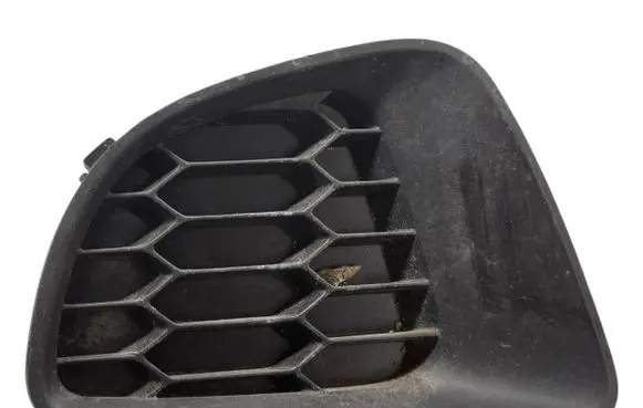 Mazda 2 Front bumper lower grill d65150c11