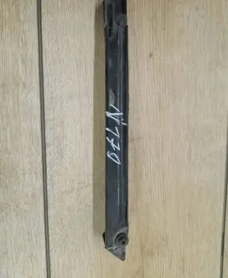 Front bumper mounting bracket