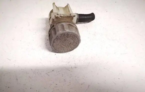 Brake fluid reservoir