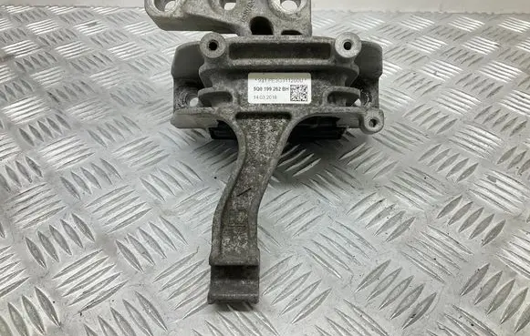 Engine mount bracket