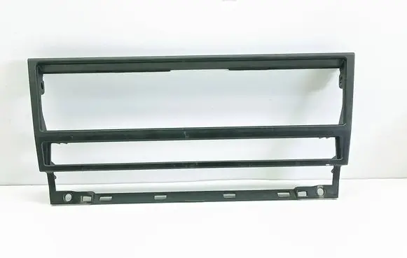 BMW 5 E39 Radio/GPS head unit trim 8247302