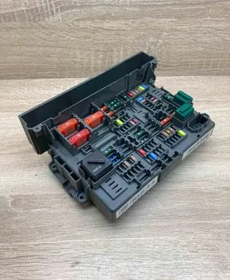 BMW 3 E90 E91 Fuse module 9119446 10688710