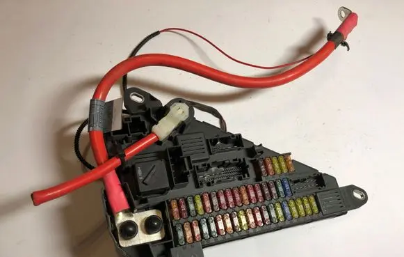 BMW 5 E60 E61 Fuse module 9138830 913883001 518956057