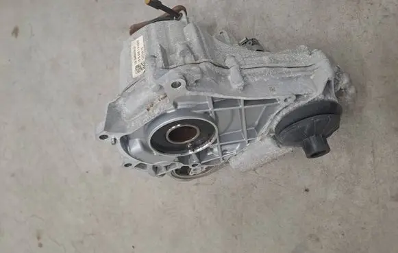 BMW 5 G30 G31 G38 Gearbox transfer box case 9469019 13774410 990981A022
