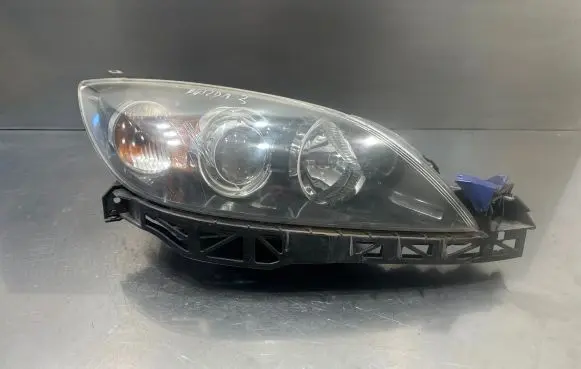 Mazda 3 I Headlight/headlamp P2951