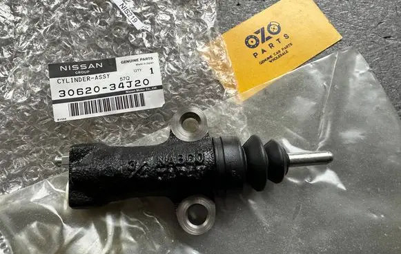 Nissan Patrol Y60 Clutch slave cylinder 3062034J00 3062034J20