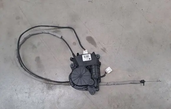 BMW 5 F10 F11 Loading door lock UA727375204 934404103 16367210