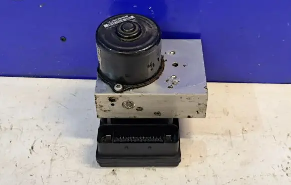 Volvo S80 ABS Pump 30793444 P30793444