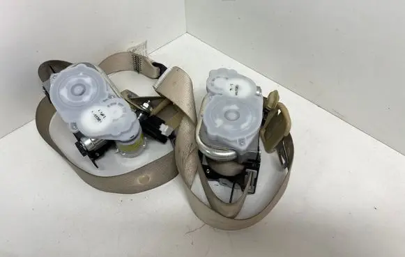 Toyota Land Cruiser (J150) Front seatbelt TKAH2EF828P