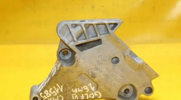 Engine mount vacuum valve
