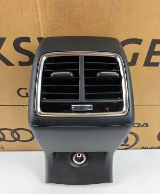 Audi Q3 8U Rear air vent grill 8U0864376A